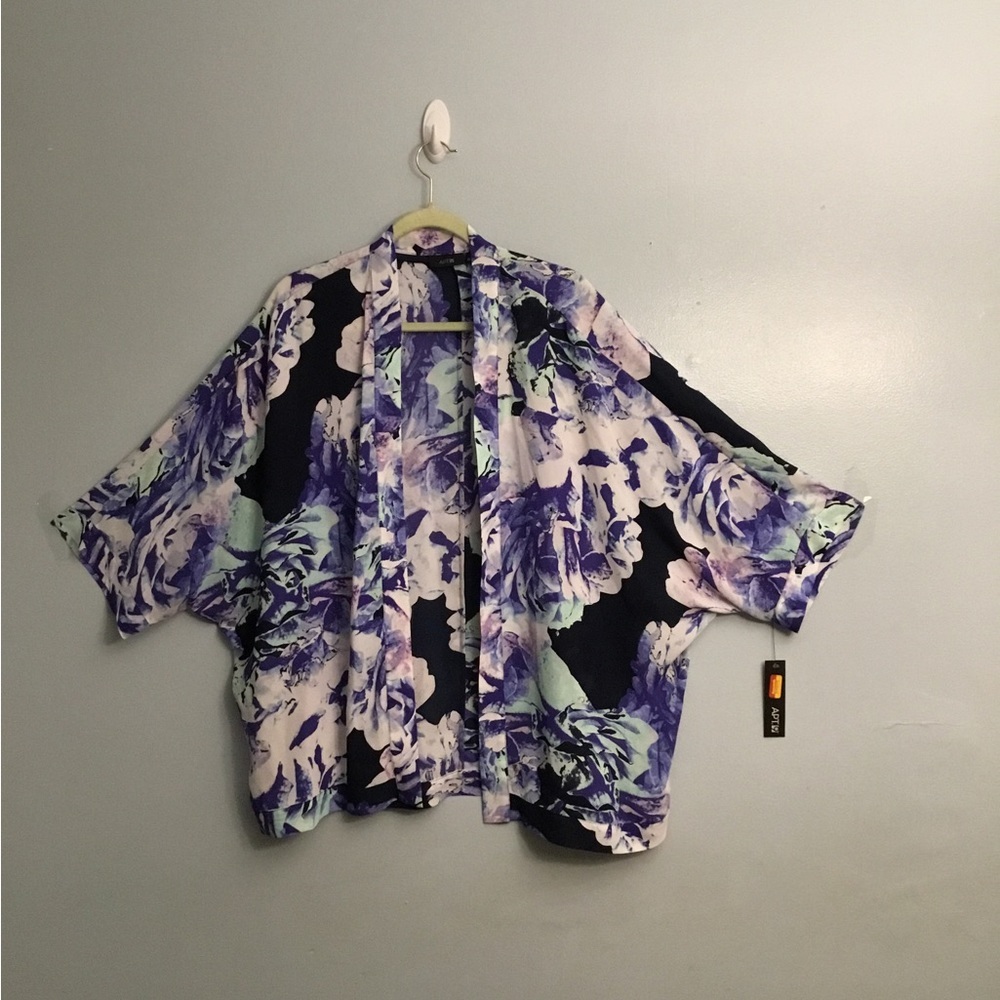 APT 9 kimono